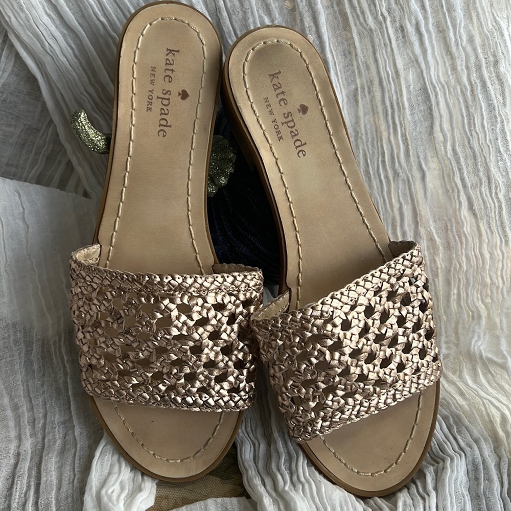 Size 6 1/2 leather gold Sandler